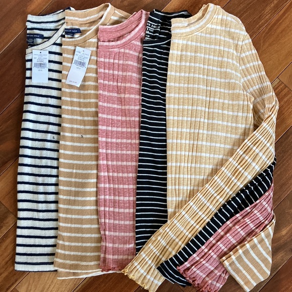 🤩DISCOUNTED SHIPPING🤩Bundle of women’s Small long sleeve AEO tees - Picture 2 of 4